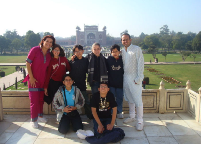 Estudiantes y maestros de VKS Victoria´s School en viaje a la India